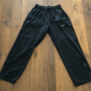 Men’s Nike sweat pants with zip pockets